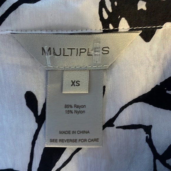 MULTIPLES black and white floral print crinkle woven point collar blouse size XS - Picture 15 of 16